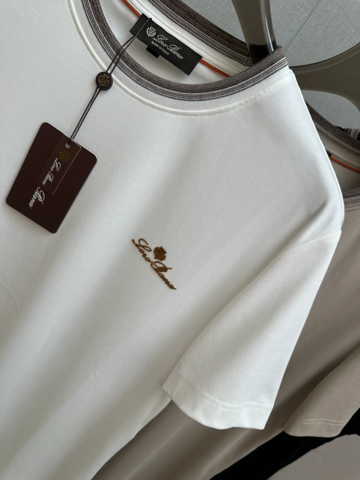 LP top quality 2026 new short sleeves! Original custom fabric, soft to the touch. Top imported private goods, fashionable design and trendy short sleeves, without losing luxury. There is no doubt about the quality. The upper body effect is awesome, luxury official website Same Style! Size: M-3XL